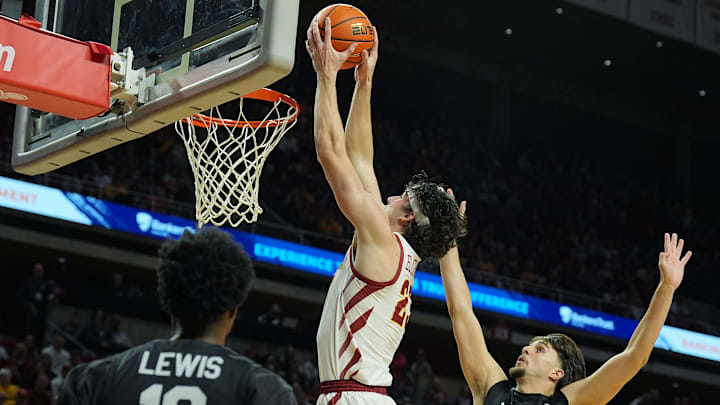Here's Why Dozens Of Cargo Ships Are Parked For Days Off Long Beachs Coast