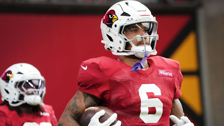 Arizona Cardinals running back James Conner (6)works out during the team's practice at State Farm Stadium on July 29, 2025. Arizona Cardinals running back James Conner (6)works out during the team's practice at State Farm Stadium on July 29, 2025.