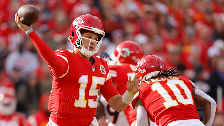 Patrick Mahomes llegó a 5,000 yardas aéreas en la 2022-23 