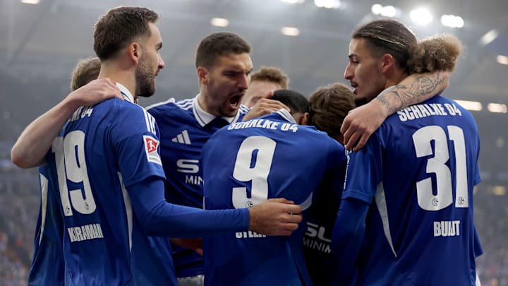 FC Schalke 04 v SSV Jahn Regensburg