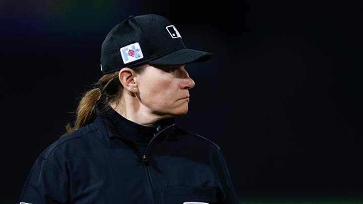 Jen Pawol rompió la brecha de género en MLB. Jen Pawol rompió la brecha de género en MLB.