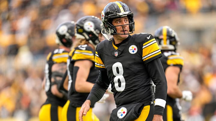 Pittsburgh Steelers quarterback Aaron Rodgers (8) comes off the field after failing to convert on third down in the second quarter of the NFL Week 11 game between the Pittsburgh Steelers and the Cincinnati Bengals at Acrisure Stadium in Pittsburgh on Sunday, Nov. 16, 2025. The Steelers led 10-6 at halftime.