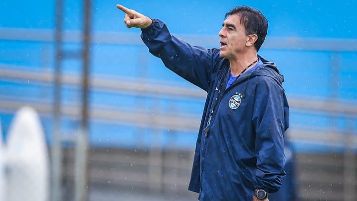 Gustavo Quinteros indicou reforços para o Grêmio