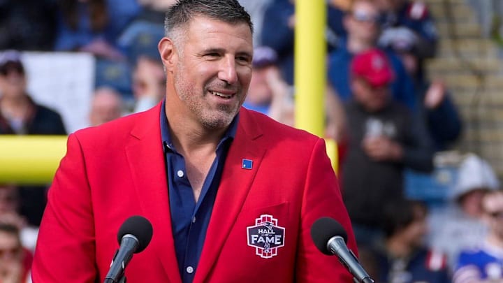 2023: Mike Vrabel thanks Patriots fans during a halftime celebration, after being inducted into the Patriots Hall of Fame.