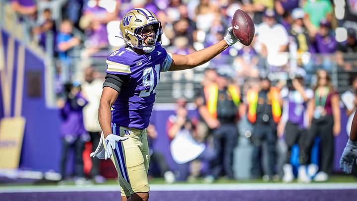 Isaiah Ward had a forced fumble and recovery in the Apple Cup. Isaiah Ward had a forced fumble and recovery in the Apple Cup.