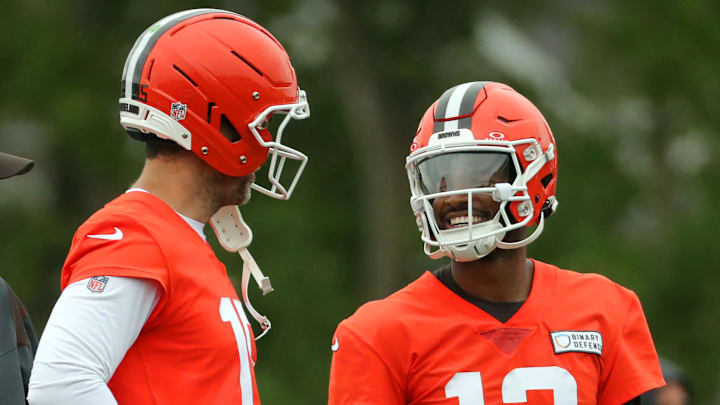 Cleveland Browns quarterback Joe Flacco, left, chats with rookie Shedeur Sanders during an NFL practice at the Cleveland Browns training facility on Wednesday, May 28, 2025, in Berea, Ohio.