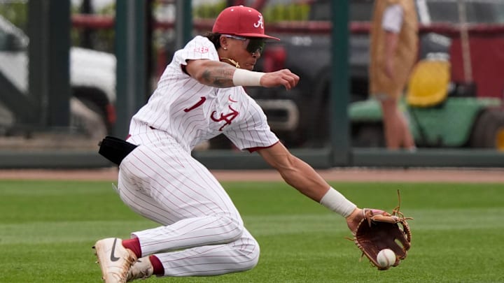 Mar 29, 2025; Tuscaloosa, AL, USA; Alabama shortstop Justin Lebron (1) goes deep in the hole behind second to field a ball hit up the middle but was unable to throw to first in time for an out during the game with Oklahoma at Sewell-Thomas Stadium. Oklahoma evened the series with a 6-5 win.