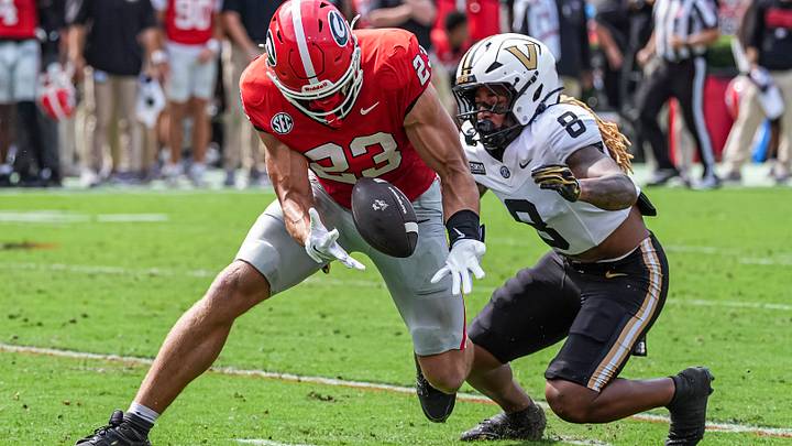 Oct 3, 2026; Athens, Georgia, USA; Georgia Bulldogs tight end Jaden Reddell (23) can’t hold a pass defended by Vanderbilt Commodores safety CJ Heard (8) at Sanford Stadium. Mandatory Credit: Dale Zanine-Imagn Images Oct 3, 2026; Athens, Georgia, USA; Georgia Bulldogs tight end Jaden Reddell (23) can’t hold a pass defended by Vanderbilt Commodores safety CJ Heard (8) at Sanford Stadium. Mandatory Credit: Dale Zanine-Imagn Images