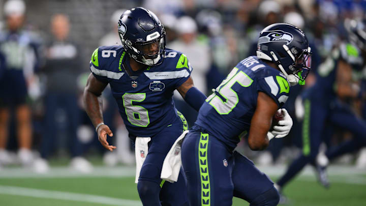 Aug 7, 2025; Seattle, Washington, USA; Seattle Seahawks quarterback Jalen Milroe (6) hands the ball off to running back Anthony Tyus III (35) during the second half at Lumen Field. Aug 7, 2025; Seattle, Washington, USA; Seattle Seahawks quarterback Jalen Milroe (6) hands the ball off to running back Anthony Tyus III (35) during the second half at Lumen Field.