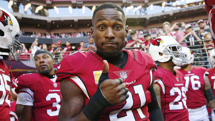 Arizona Cardinals cornerback Patrick Peterson (21) gives a thumbs up before playing against the Oakland Raiders on Nov. 18, 2018, at State Farm Stadium.