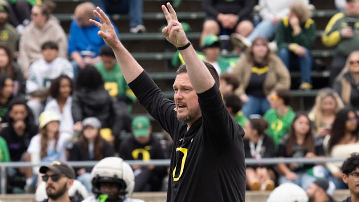 Oregon coach Dan Lanning rallies his team during warmups before the Oregon Spring game at Autzen in Eugene April 26, 2025