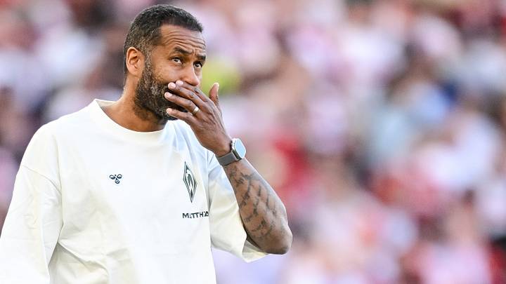 Werder-Trainer Daniel Thioune schlägt wegen der Personalsituation in Bremen Alarm und fordert rasche Transfers
