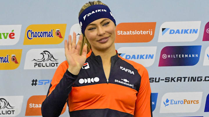 Nov 14, 2025; Kearns, Utah, UNITED STATES; Jutta Leerdam of the Netherlands receives the gold medal for the women’s 1000m during the ISU Speedskating World Cup at Utah Olympic Oval.