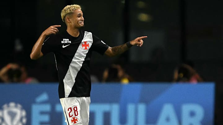 Adson fez gol e deu duas assistências contra o Olimpia