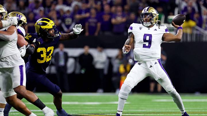 Jan 8, 2024; Houston, TX, USA; Washington Huskies quarterback Michael Penix Jr. (9) throws a pass