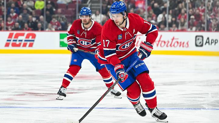 Oct 10, 2026; Montreal, Quebec, CAN; Montréal Canadiens right wing Josh Anderson (17) plays the puck against the Detroit Red Wings during the first period at Bell Centre. Mandatory Credit: David Kirouac-Imagn Images Oct 10, 2026; Montreal, Quebec, CAN; Montréal Canadiens right wing Josh Anderson (17) plays the puck against the Detroit Red Wings during the first period at Bell Centre. Mandatory Credit: David Kirouac-Imagn Images