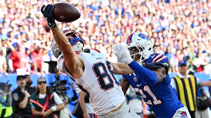 Oct 4, 2026; Orchard Park, New York, USA; New England Patriots wide receiver Efton Chism III (86) makes a catch for a touchdown as Buffalo Bills cornerback Davison Igbinosun (21) defends during the fourth quarter at New Highmark Stadium. Mandatory Credit: Mark Konezny-Imagn Images Oct 4, 2026; Orchard Park, New York, USA; New England Patriots wide receiver Efton Chism III (86) makes a catch for a touchdown as Buffalo Bills cornerback Davison Igbinosun (21) defends during the fourth quarter at New Highmark Stadium. Mandatory Credit: Mark Konezny-Imagn Images