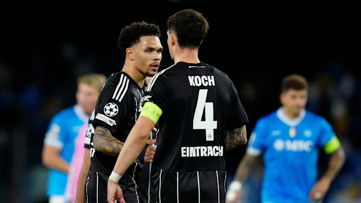 Nnamdi Collins (links im Bild) fällt gegen Leverkusen aus