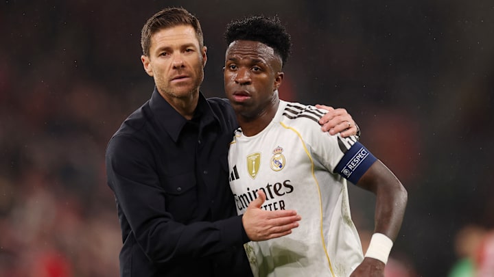 Xabi Alonso mit Vinicius Junior