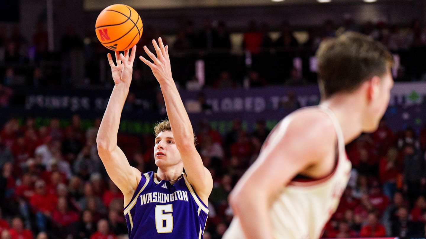 First Look at Illinois Basketball's Game 21 Opponent: Washington Huskies