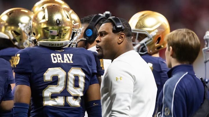 Jan 20, 2025; Atlanta, GA, USA; Notre Dame Fighting Irish defensive backs coach Mike Mickens in the huddle with players during a time out against the Ohio State Buckeyes during the CFP National Championship college football game at Mercedes-Benz Stadium. Mandatory Credit: Mark J. Rebilas-Imagn Images