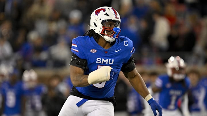 Southern Methodist Mustangs defensive end Elijah Roberts