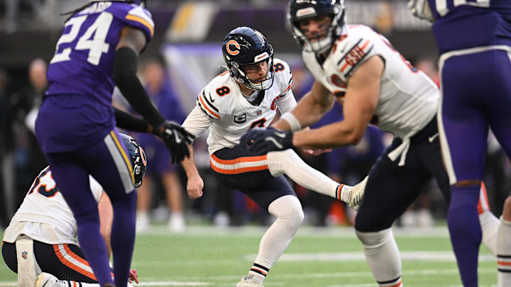 Cairo Santos beats the Vikings with a field goal following a long Devin Duvernay return in a 19-17 Chicago Bears victory.