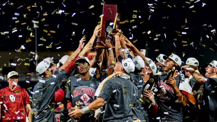 The Sooners lift the trophy after winning the College World Series in Omaha.