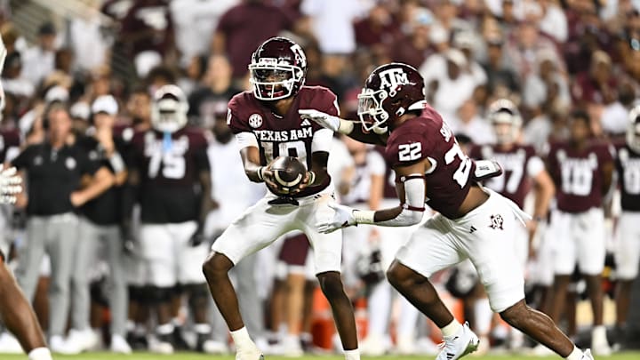 Sep 21, 2024; College Station, Texas, USA; Texas A&M Aggies quarterback Marcel Reed (10) hands off the ball to running back EJ Smith (22) during the fourth quarter at Kyle Field. Mandatory Credit: Maria Lysaker-Imagn Images. Sep 21, 2024; College Station, Texas, USA; Texas A&M Aggies quarterback Marcel Reed (10) hands off the ball to running back EJ Smith (22) during the fourth quarter at Kyle Field. Mandatory Credit: Maria Lysaker-Imagn Images.