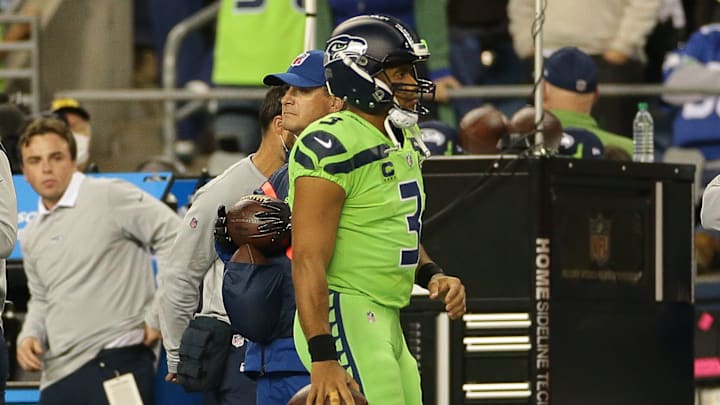Russell Wilson sufrió una seria lesión en una de las manos 