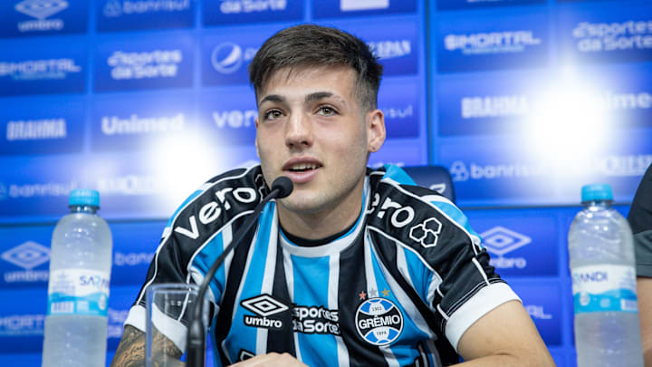 Atacante pertence ao Central Córdoba, da Argentina Atacante pertence ao Central Córdoba, da Argentina