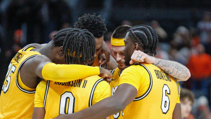 Mizzou Men's Basketball huddles up during the Braggin Rights game Mizzou Men's Basketball huddles up during the Braggin Rights game