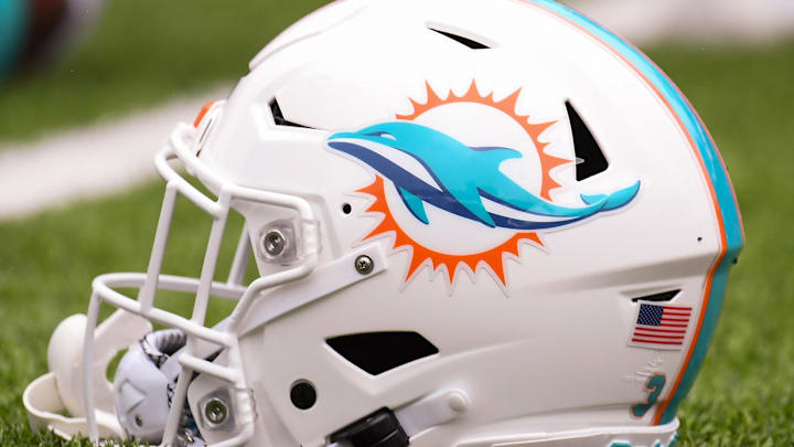 Oct 31, 2021; Orchard Park, New York, USA; General view of a Miami Dolphins helmet prior to the game against the Buffalo Bills at Highmark Stadium. Mandatory Credit: Rich Barnes-Imagn Images Oct 31, 2021; Orchard Park, New York, USA; General view of a Miami Dolphins helmet prior to the game against the Buffalo Bills at Highmark Stadium. Mandatory Credit: Rich Barnes-Imagn Images