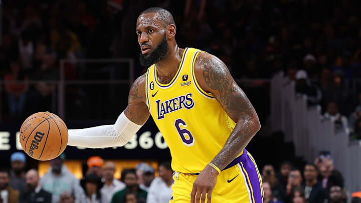 LeBron James promedia menos de 35.0 minutos por juego en esta nueva zafra con Lakers