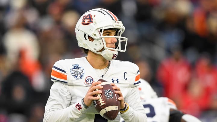 Payton Thorne returns as the quarterback for the Auburn Tigers after struggling in 2023.