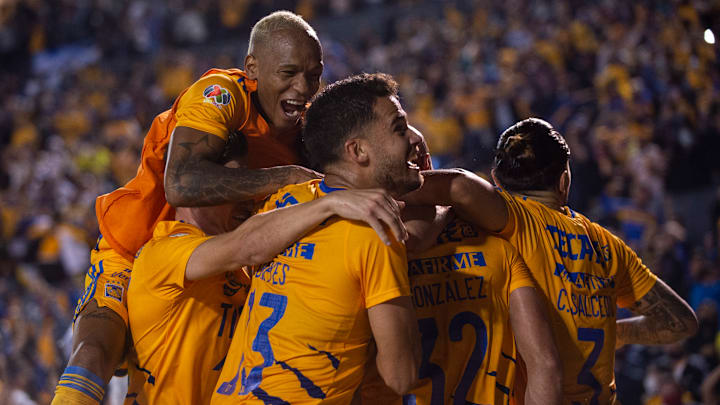 Tigres logró dar la vuelta para vencer 2-1 a León en el Volcán.