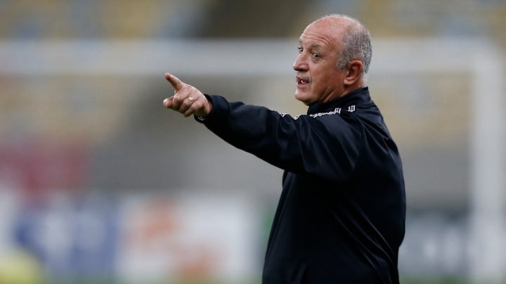 Sem Fábio Carille, Athletico-PR volta ao mercado em busca de um novo treinador para a sequência da temporada. 