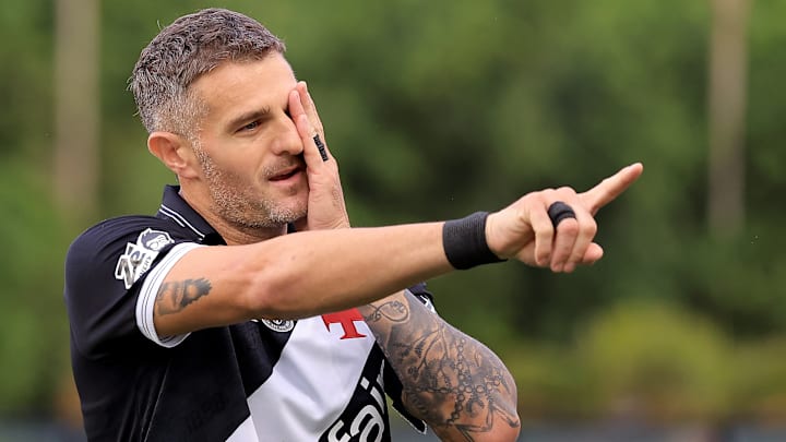 Centroavante cumpriu suspensão contra o Santos Centroavante cumpriu suspensão contra o Santos
