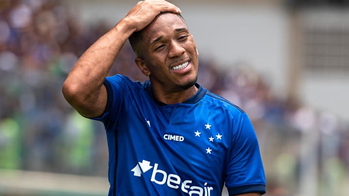 Davó entrou no segundo tempo, mas acabou expulso