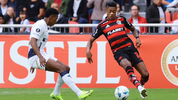 Flamengo e LDU fazem "jogo da vida" no Grupo C Flamengo e LDU fazem "jogo da vida" no Grupo C