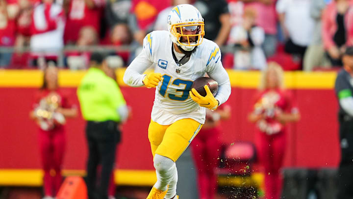 Los Angeles Chargers WR Keenan Allen runs with the ball during the second half against the Kansas City Chiefs.