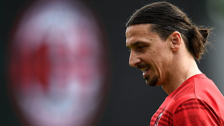 Aos 40 anos e recém-campeão italiano, Ibrahimović operou o joelho esquerdo
