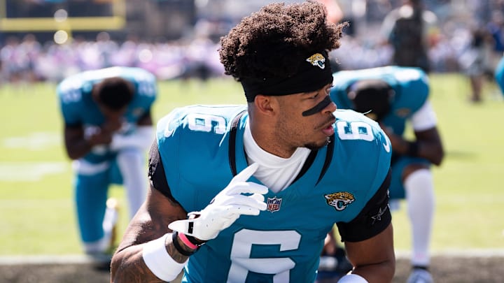 Jacksonville Jaguars cornerback Greg Newsome II (6) kneeled to pray before the start of the game against the Seattle Seahawks in an NFL football game at EverBank Stadium, Sunday, Oct. 12, 2025, in Jacksonville, Fla. [Doug Engle/Florida Times-Union]
