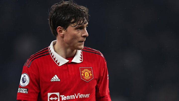 Victor Lindelof seemed to get away with an obvious handball against West Ham