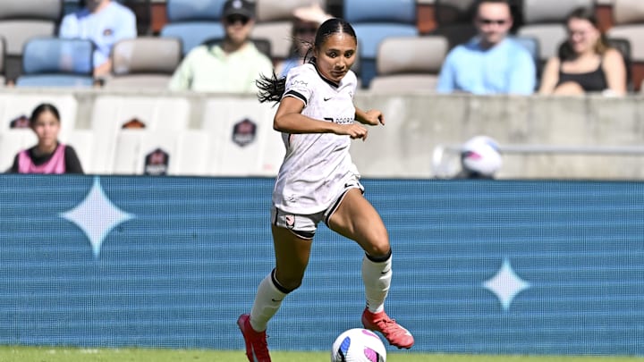 Apr 12, 2025; Houston, Texas, USA; Angel City FC forward Alyssa Thompson (21) dribbles the ball during the first half against the Houston Dash at Shell Energy Stadium. Mandatory Credit: Maria Lysaker-Imagn Images 