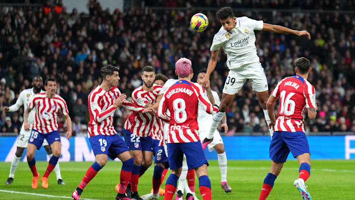 Clássico madrilenho no Santiago Bernabéu foi bastante pegado e bola parada resolveu