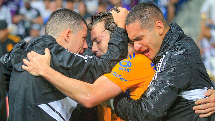 Jugadores de Tigres celebran un gol. Jugadores de Tigres celebran un gol.