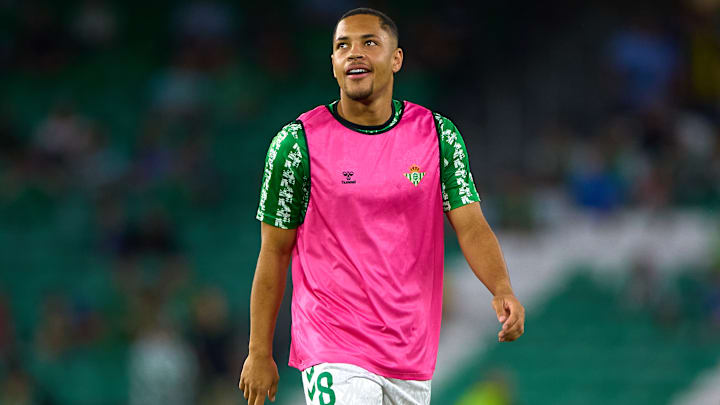 Vitor Roque enfrenta o ex-clube pela primeira vez