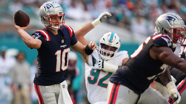 New England Patriots quarterback Drake Maye (10) attempts a pass against the Miami Dolphins during the first half at Hard Rock Stadium.