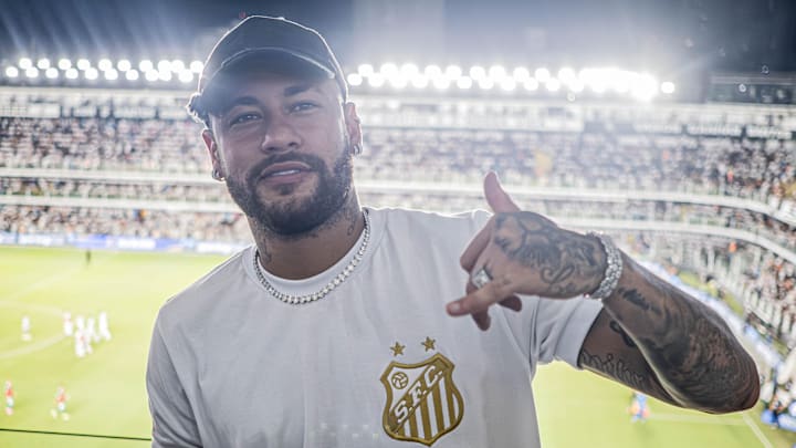 Neymar jogou no Santos de 2009 a 2013 Neymar jogou no Santos de 2009 a 2013